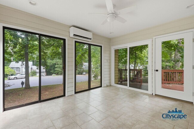Building Photo - Swanky Brandermill Contemporary Home available NOW