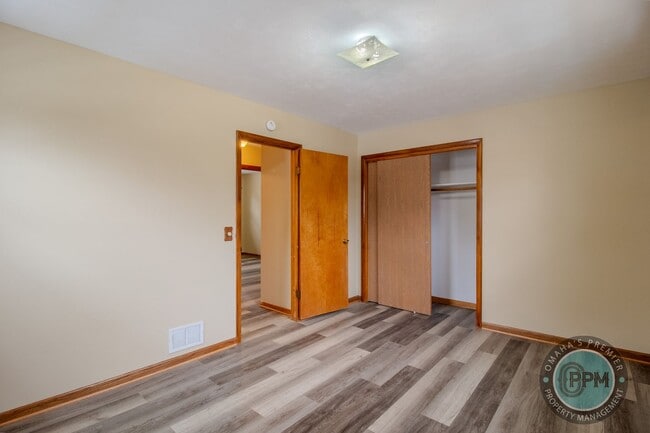 Building Photo - 3 Bed Home | 67th & Blondo