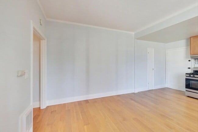 Building Photo - 465 Bellevue Ave