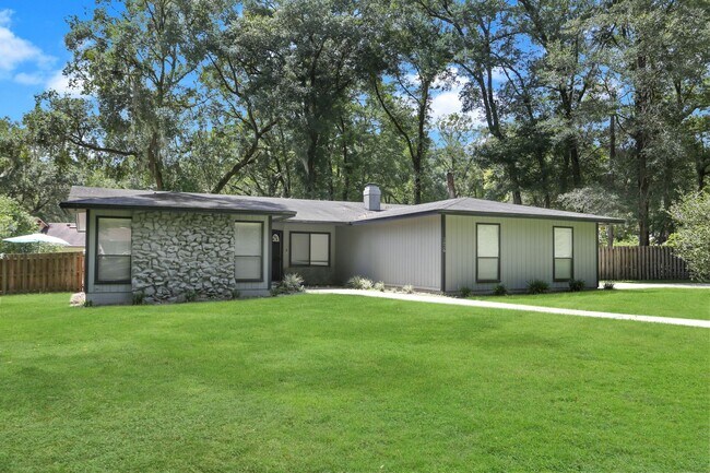 Building Photo - Pool Home in SW Gainesville