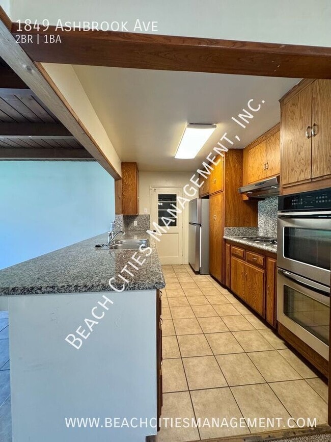 Building Photo - 1849 Ashbrook Ave