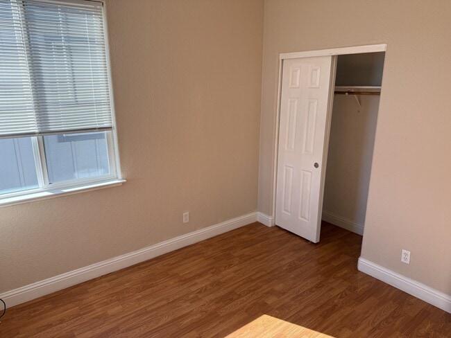 Building Photo - 4233 Quimby St