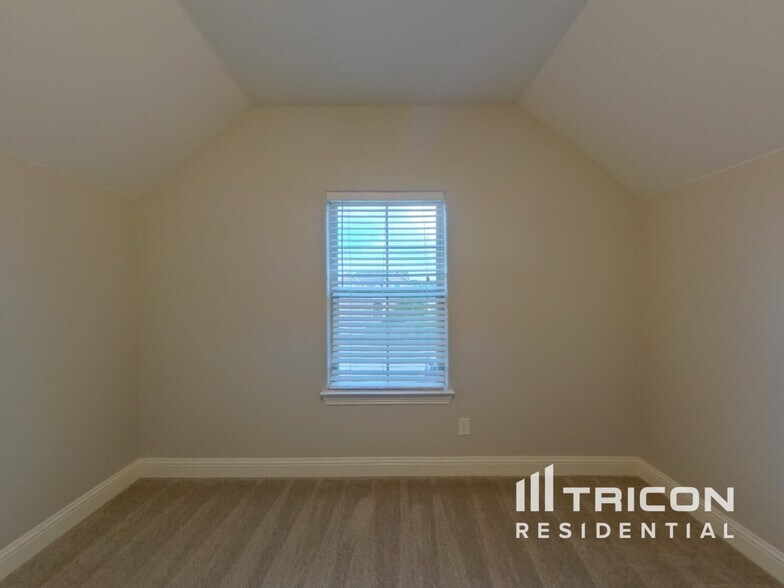 Building Photo - 11344 Live Oak Creek Dr