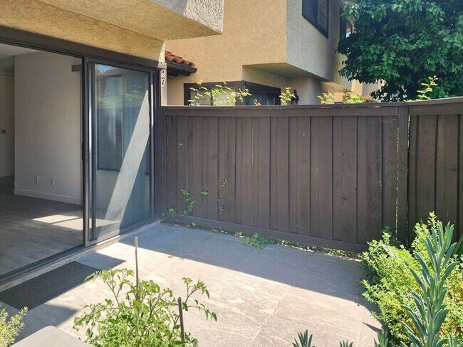 Building Photo - 5151 Walnut Ave