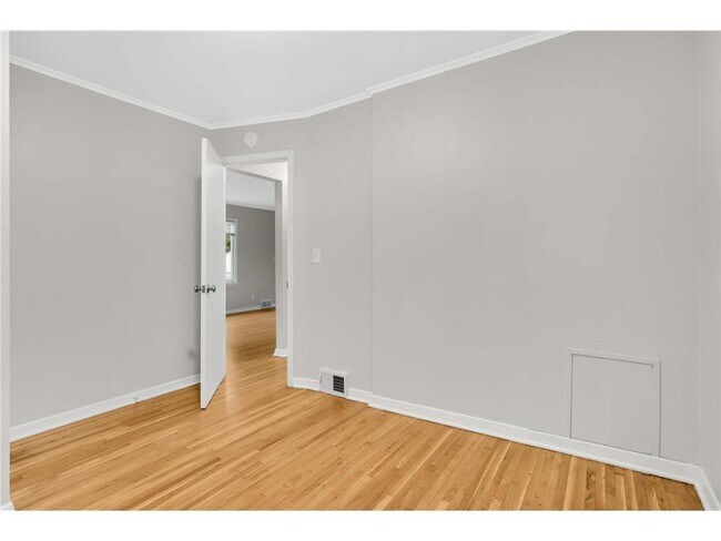 Building Photo - 2336 Ives Ln N