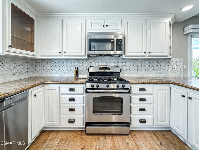 Building Photo - 360 N Greenmeadow Ave