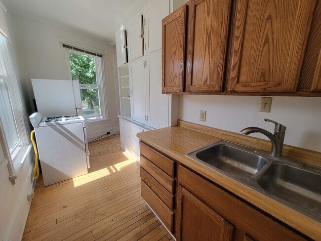 Building Photo - 1259 Spaight St