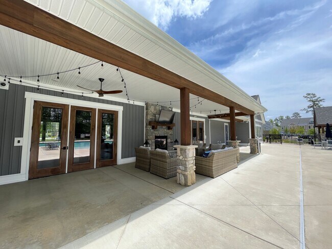 Building Photo - Willet | 4 Bed 3.5 Bath | Garage | 2287 sf | $3120 - $3432 | 8, 9, 13, 14, and 15 month lease terms