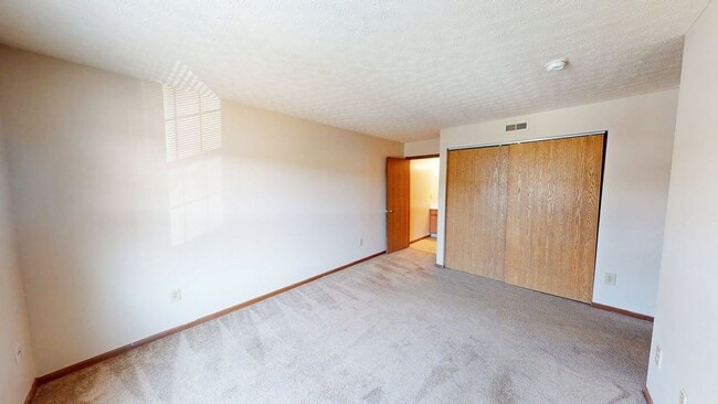 Building Photo - 5498 Cedar Springs