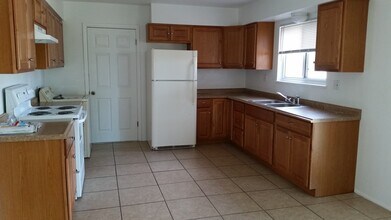 Building Photo - Lovely Home