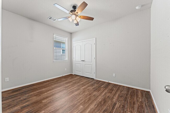 Building Photo - 40219 S Hill Pass
