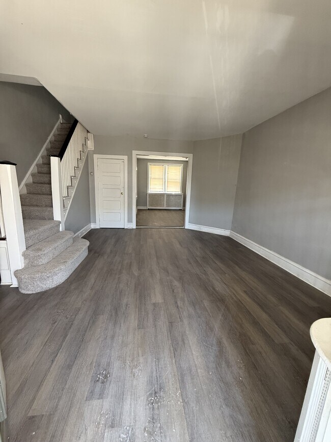 Building Photo - 5623 Ridgewood St