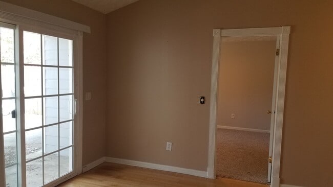 Building Photo - Kennesaw Town House