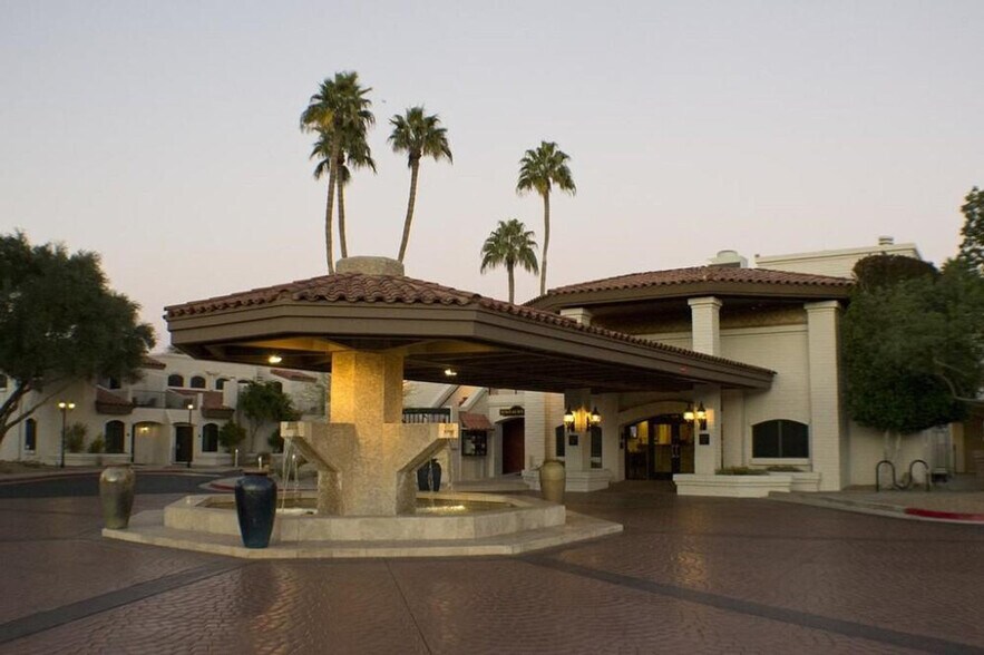 Building Photo - 6302 E Camelback Rd