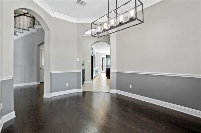 Building Photo - 409 Spanish Mustang Dr