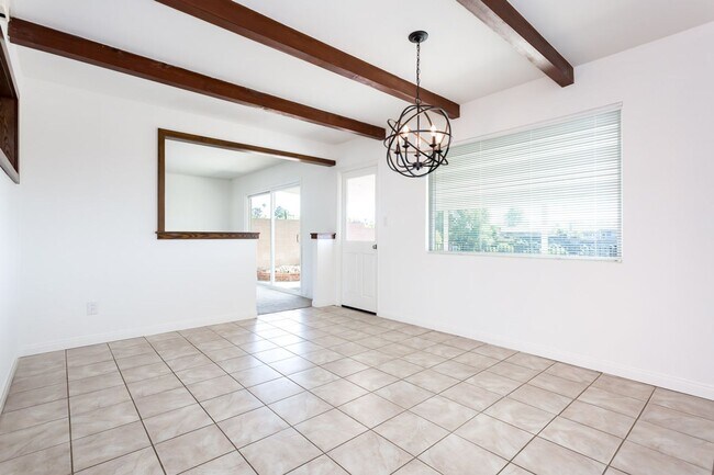 Building Photo - La Mesa Charmer with Mount Helix Views!