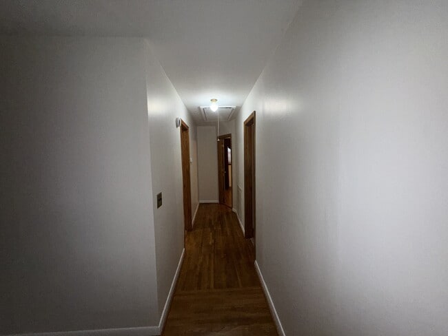 Building Photo - "Charming 2-Bed Home with Spacious 1700 Sq Ft Layout, FENCED yard!"