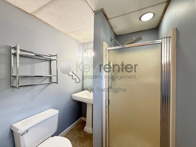 Building Photo - 1406 Highland Way