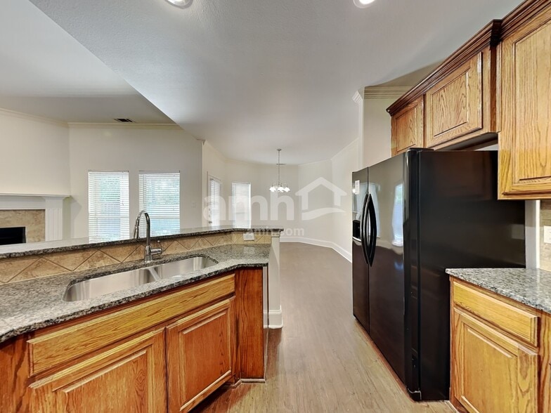Building Photo - 3720 Drexel Dr