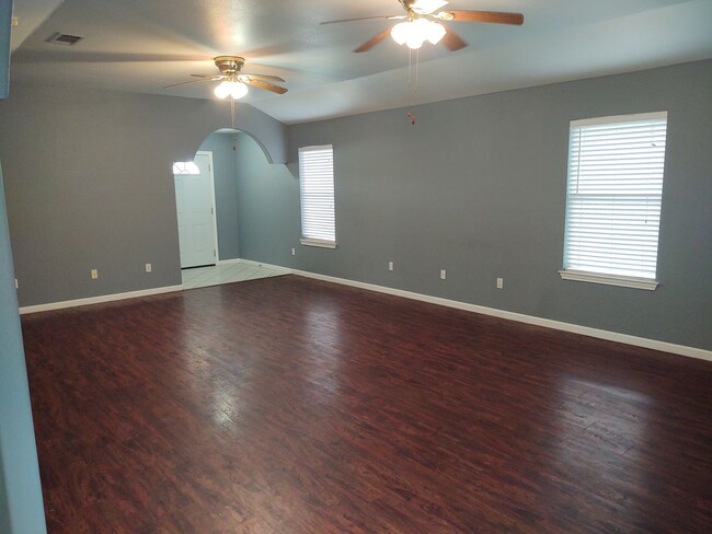 Building Photo - 707 STURGEN DR.