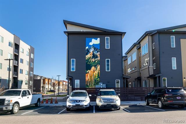 Building Photo - 2920 W Parkside Pl