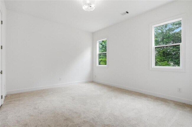 Building Photo - 2415 W Rugby Ave