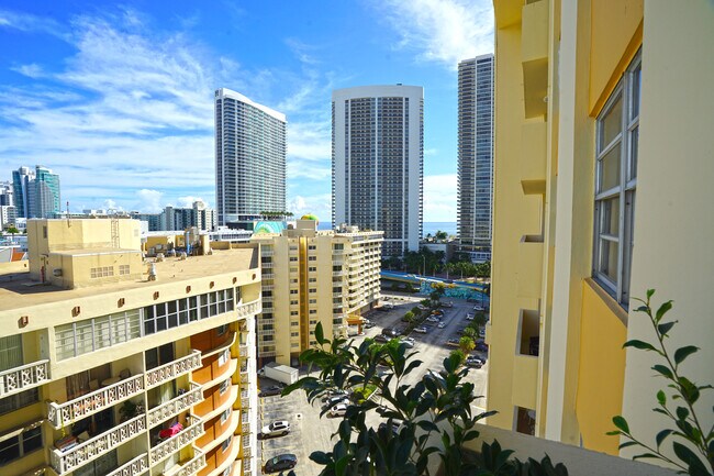Building Photo - 1833 S Ocean Dr
