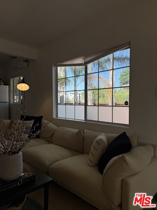 Building Photo - 830 Brooks Ave