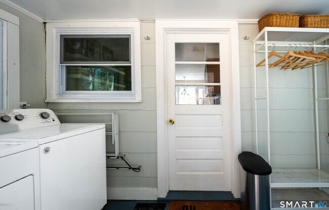 Building Photo - 474 US-7