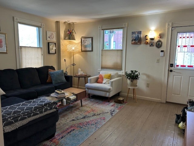 Spacious living room - 58 Maple St