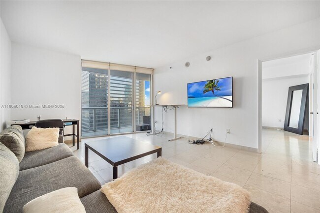 Building Photo - 495 Brickell Ave