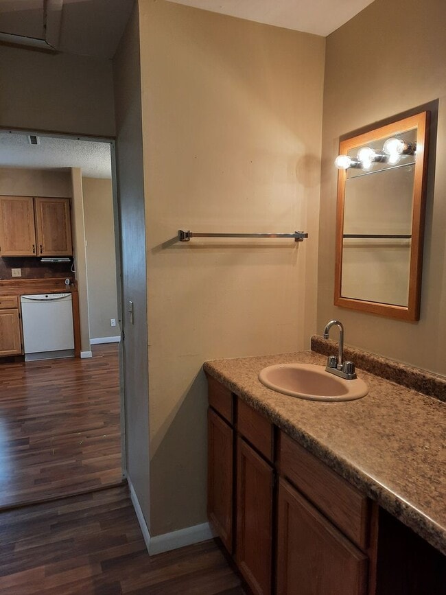 Building Photo - 3 BED | 1 BATH | SINGLE GARAGE | SOUTH