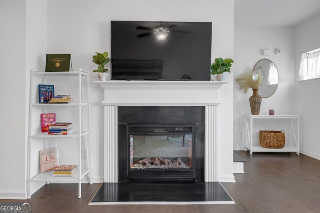 Building Photo - 909 Ambient Way