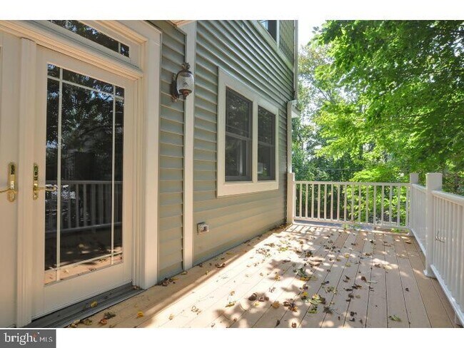 Building Photo - 1020 W Valley Forge Rd