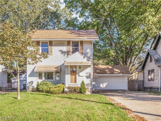 Primary Photo - 1023 Sackett Ave