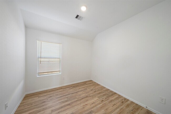 Building Photo - 307 Flower Reed Ct