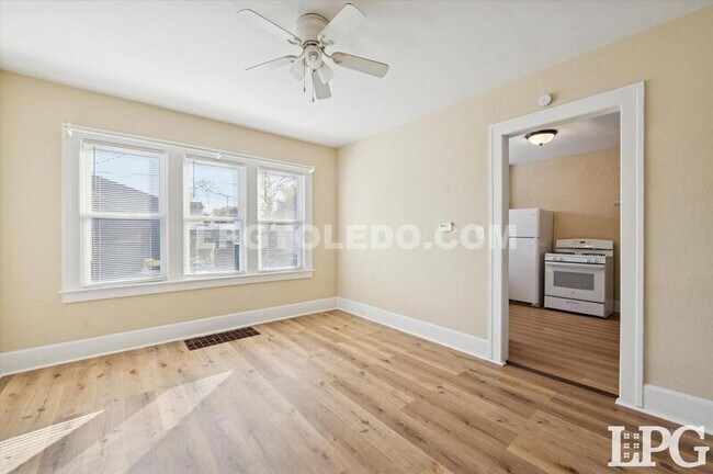 Building Photo - 4017 Overland Pkwy