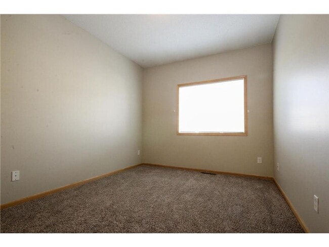 Building Photo - Spacious *3Bed*2Bath townhome Cottage Grove Available Sept 1.