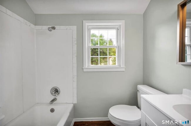 Building Photo - 607 Hartford Rd