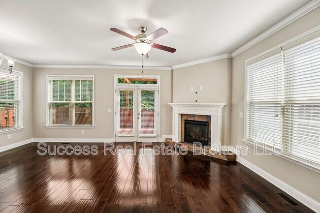 Building Photo - 1231 Ridenour Ln