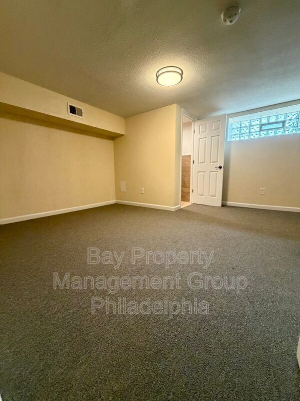 Building Photo - 1668 E Walnut Ln