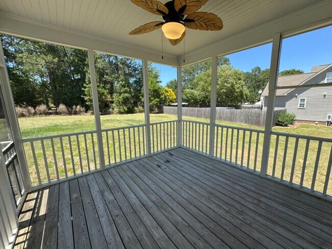 Building Photo - Fantastic Angier Home