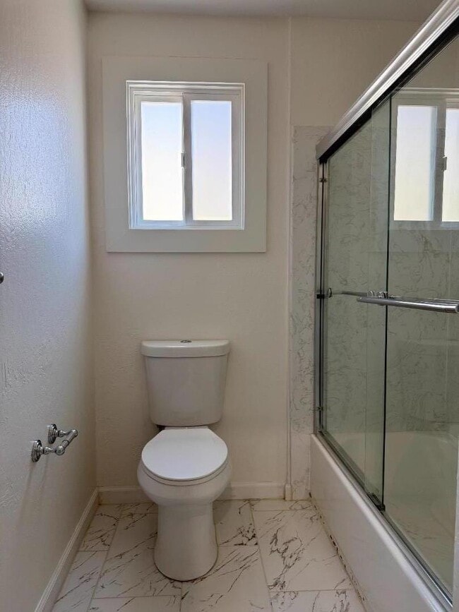 Building Photo - 318 3rd Ln