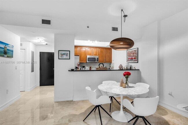 Building Photo - 1650 Galiano St