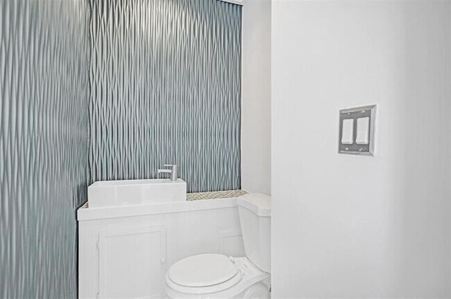 Building Photo - 651 NE 59th Ct