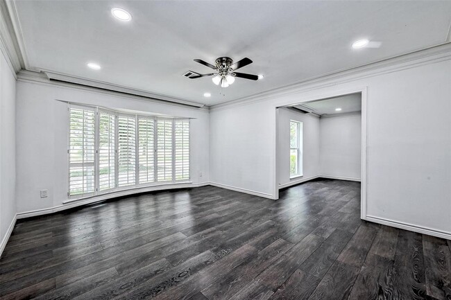 Building Photo - 5319 S Braeswood Blvd