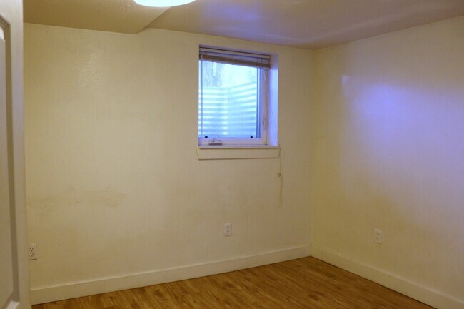 Building Photo - 614 Ash St