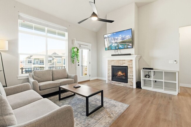 Building Photo - Bright and Modern Condo in Ideal Location with Detached Garage