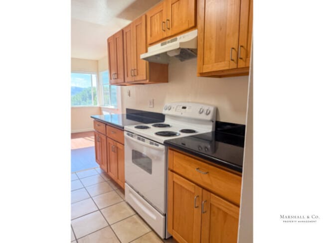 Building Photo - 3 BEDROOM, 2 BATH WITH NEW FEATURES, DECK, WASHER DRYER HOOK-UP, !