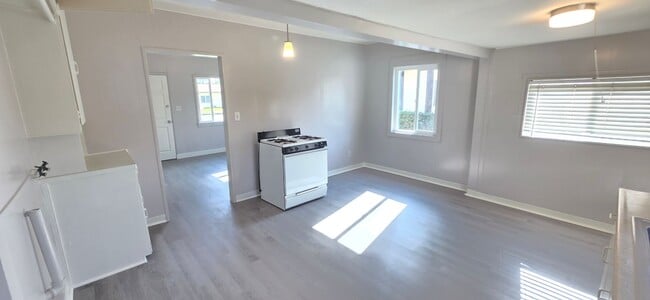 Building Photo - 13109 Barlin Ave